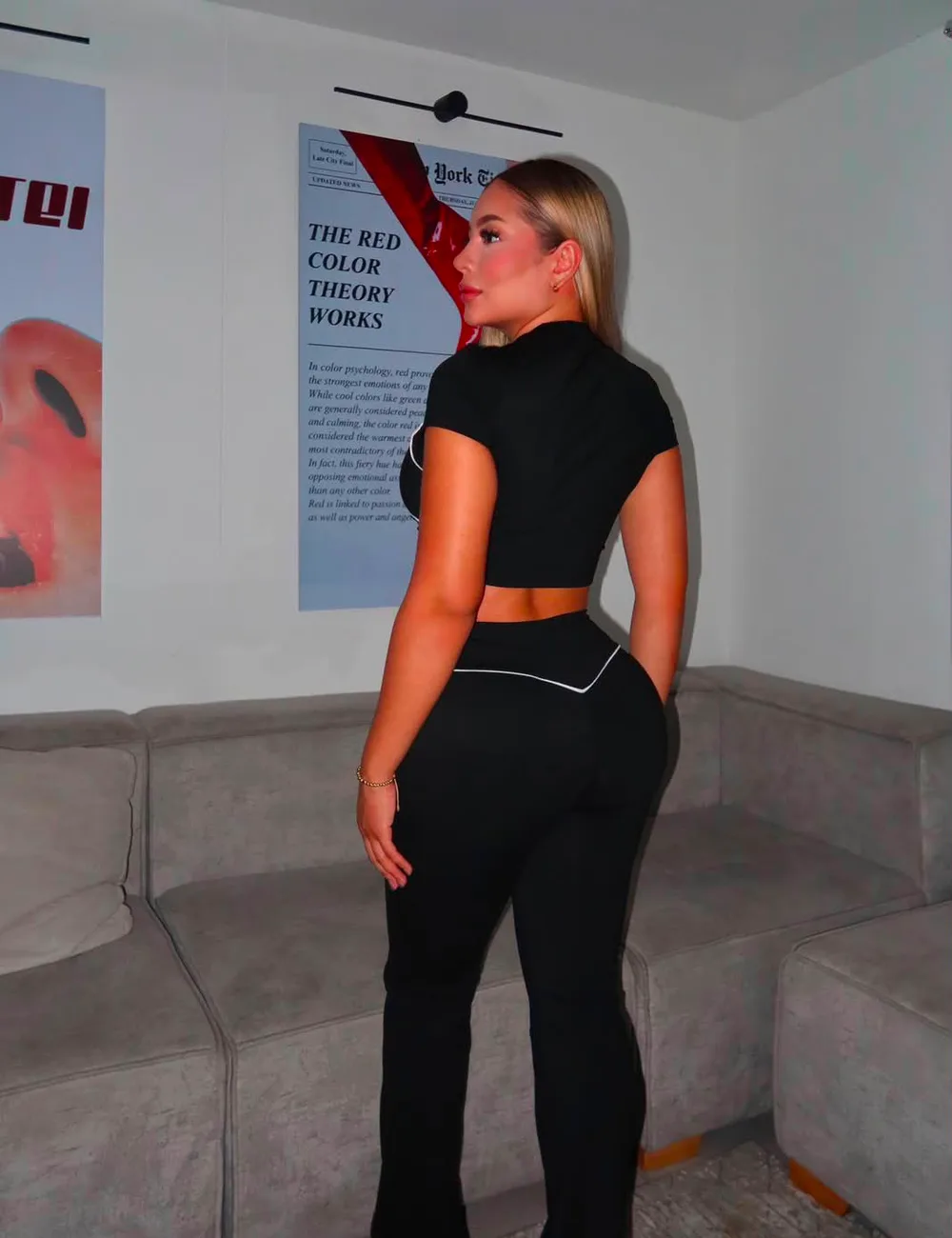Conjunto top corto y pantalón — foto 2